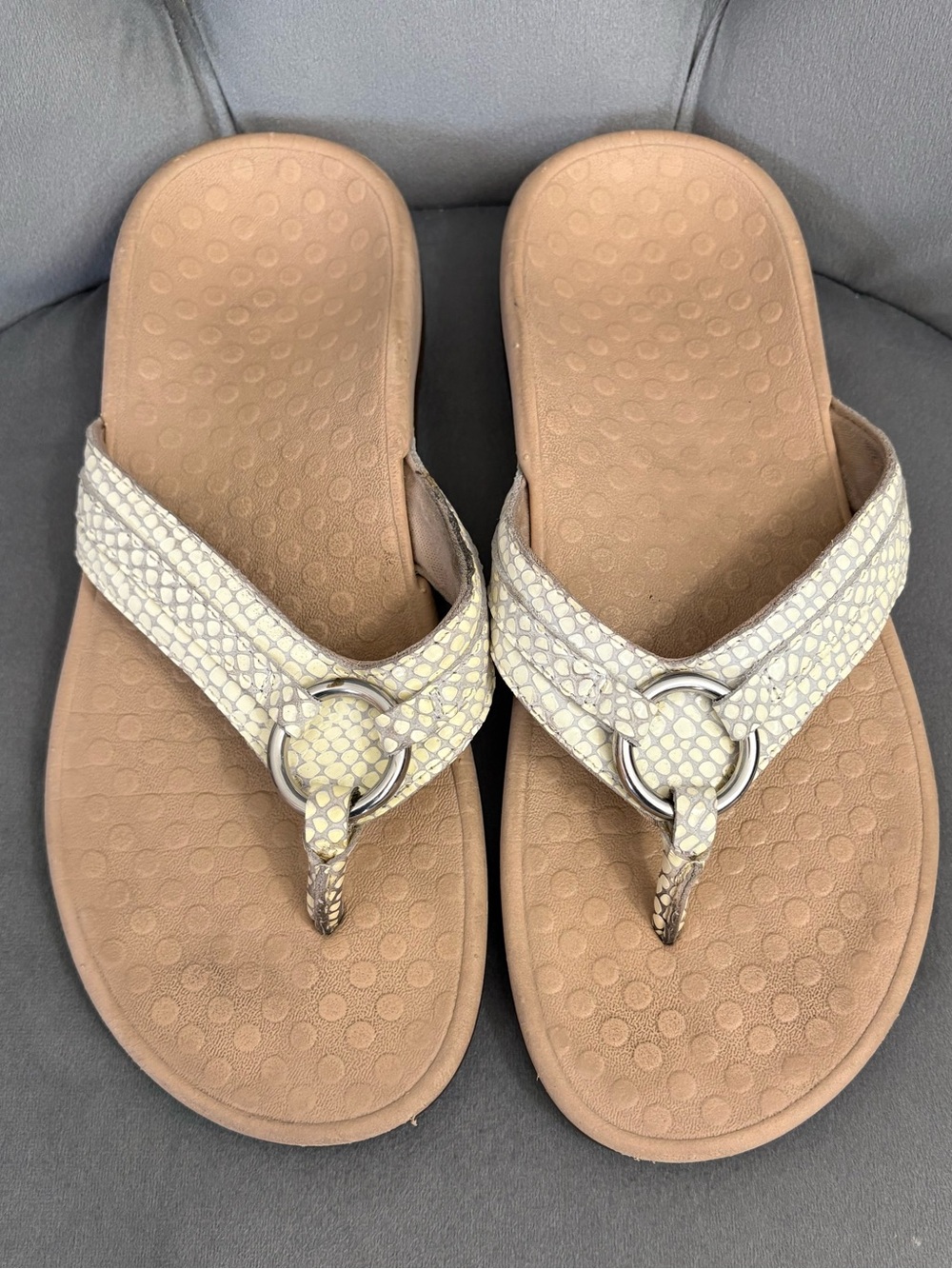 Vionic Beige/Tan Tide Sandals with Silver decoration Cushioned Footbed